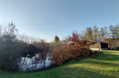 Chalet Rubner con lago sorgivo, terreno cintato e area feste coperta